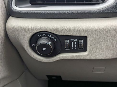 Used 2022 Chrysler Pacifica Touring-L image 30