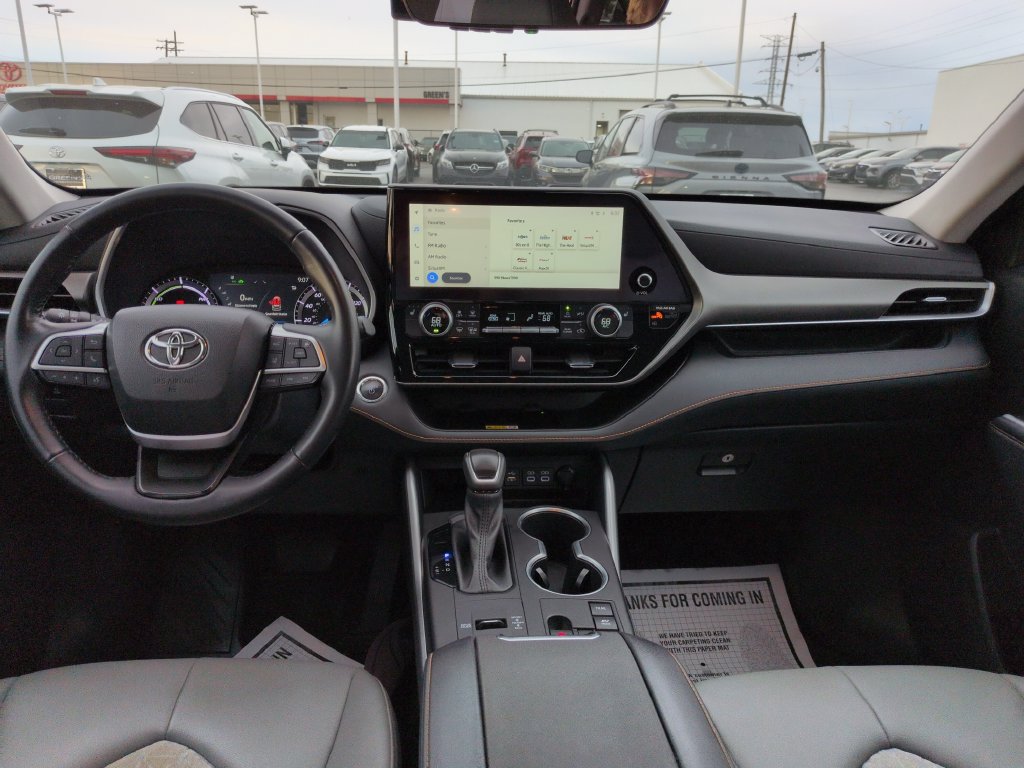 Used 2023 Toyota Highlander Bronze Edition AWD/4WD image 12