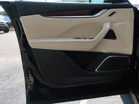 Used 2017 Maserati Levante w/ Luxury Package image 45