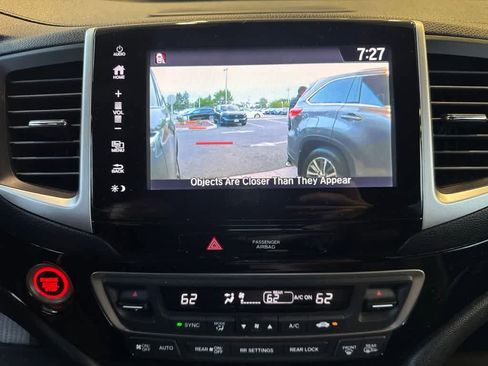 Used 2017 Honda Pilot Touring image 16