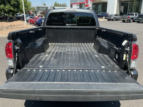 Used 2023 Toyota Tacoma TRD Off-Road w/ Advanced Technology Package AWD/4WD image 23