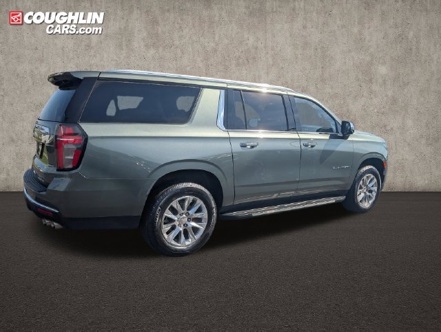 Used 2024 Chevrolet Suburban Premier w/ Premium Package AWD/4WD image 8