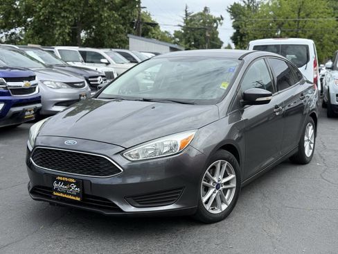 Used 2015 Ford Focus SE FWD image 2