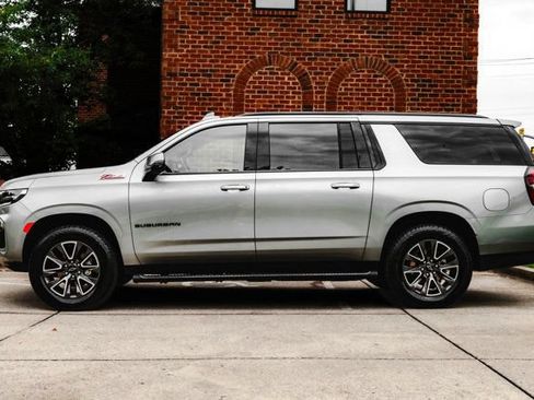 Used 2024 Chevrolet Suburban Z71 w/ Luxury Package AWD/4WD image 7