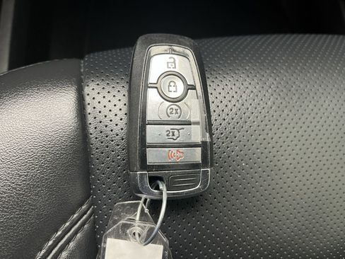 Used 2023 Ford Expedition XLT image 31