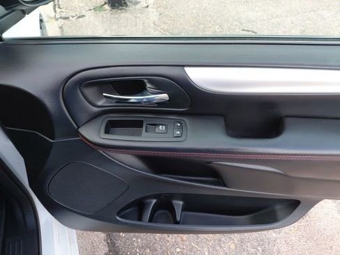 Used 2018 Dodge Grand Caravan GT image 26