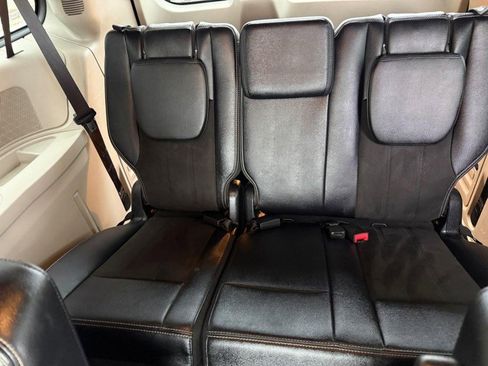 Used 2019 Dodge Grand Caravan SXT image 14