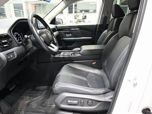 Used 2024 Honda Pilot Touring image 9