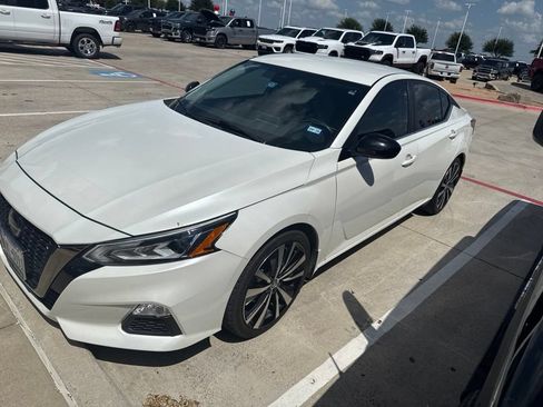 Used 2020 Nissan Altima 2.5 SR FWD image 1