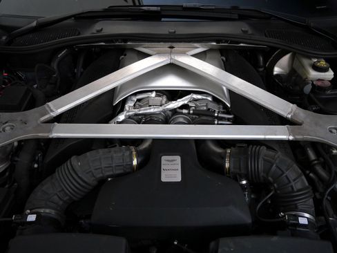 Used 2019 Aston Martin V8 Vantage Coupe image 23