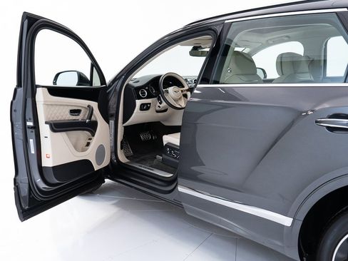 Used 2020 Bentley Bentayga V8 image 9