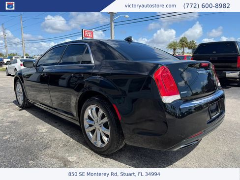 Used 2017 Chrysler 300 Limited AWD/4WD image 5