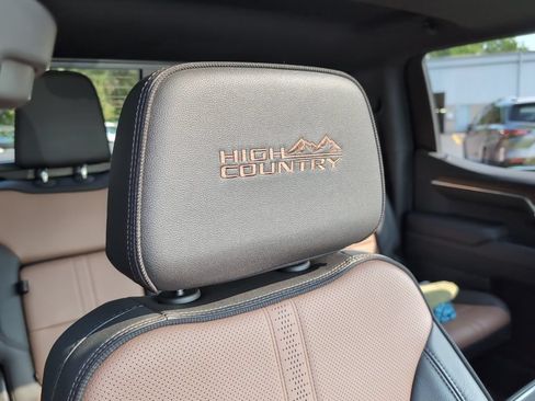 Used 2023 Chevrolet Silverado 1500 High Country w/ High Country Premium Package AWD/4WD image 13