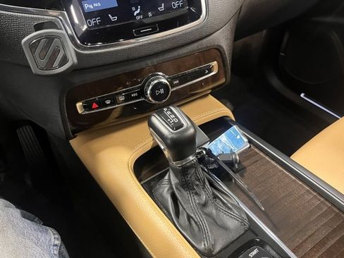Used 2017 Volvo XC90 T6 Momentum w/ Vision Package image 27