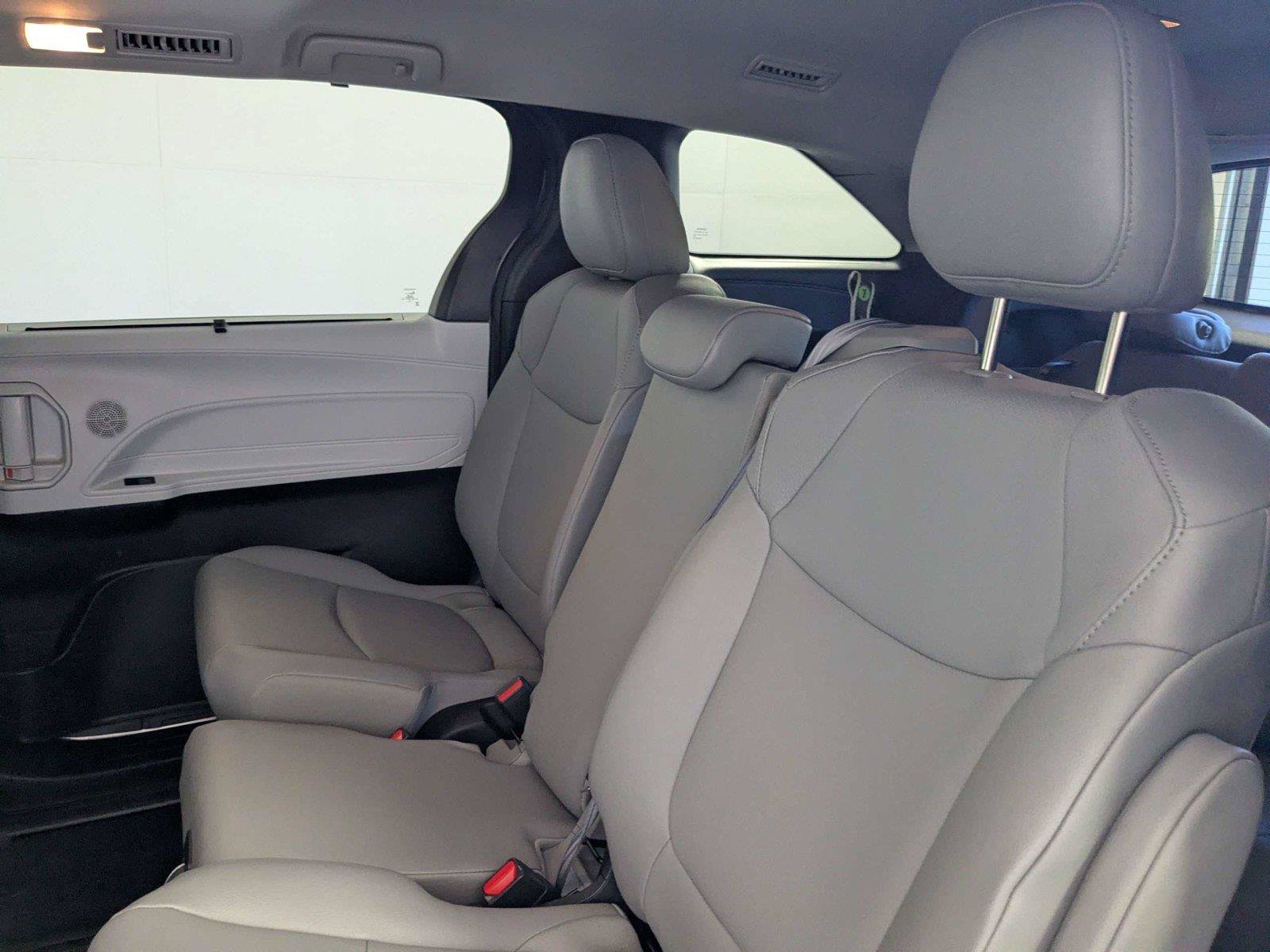 Certified 2025 Toyota Sienna XLE FWD image 34