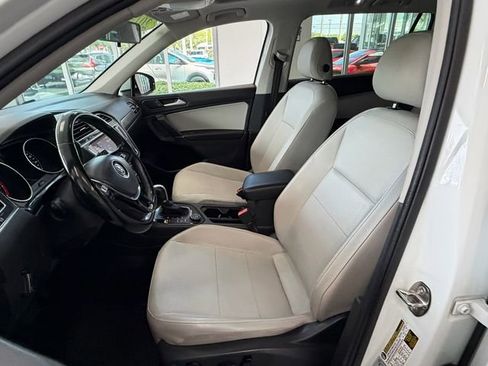 Used 2018 Volkswagen Tiguan SEL AWD/4WD image 5