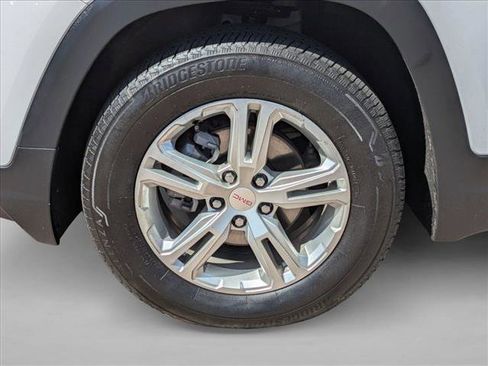 Used 2024 GMC Terrain SLE image 21