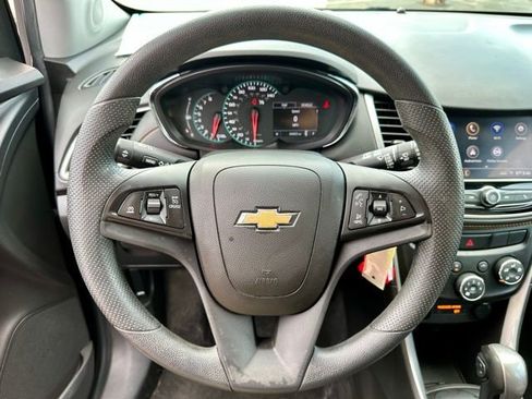 Used 2021 Chevrolet Trax LT FWD image 28