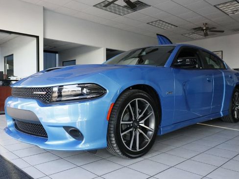 Used 2023 Dodge Charger R/T w/ Plus Group RWD image 2