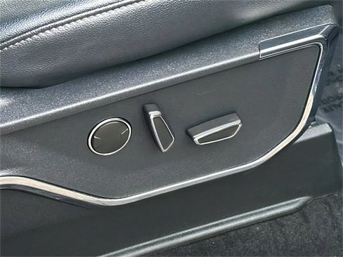 Used 2022 Ford F150 Lightning Lariat image 25