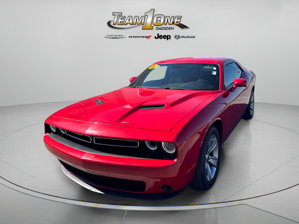Used 2015 Dodge Challenger SXT w/ Driver Convenience Group RWD image 3