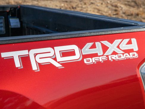 Used 2022 Toyota Tacoma TRD Off-Road image 44