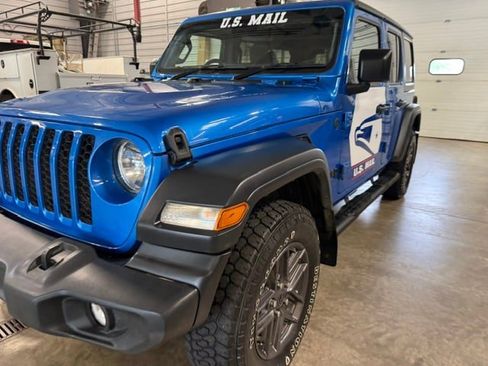 Used 2024 Jeep Wrangler Unlimited Sport AWD/4WD image 39