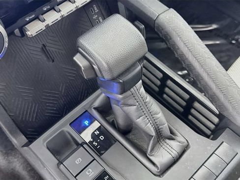 Certified 2025 Toyota 4Runner SR5 AWD/4WD image 18