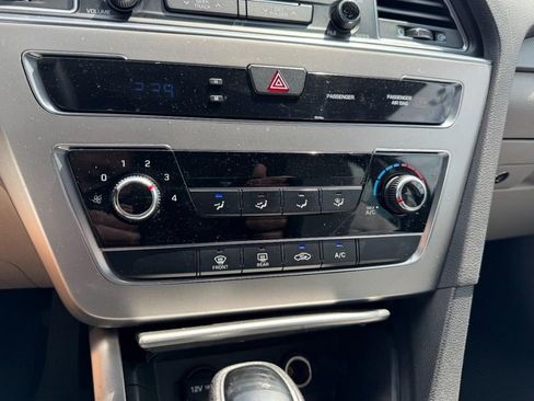 Used 2015 Hyundai Sonata SE w/ Option Group 09 FWD image 18