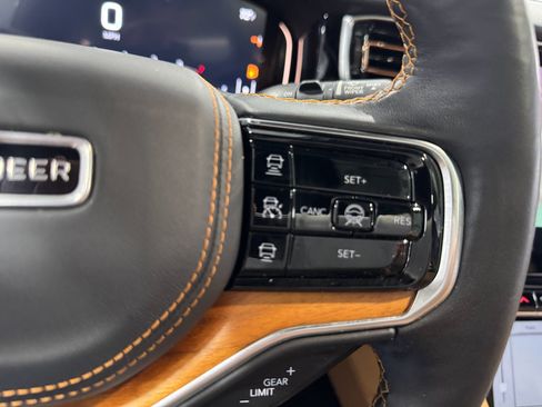 Used 2022 Jeep Grand Wagoneer Series III w/ Rear Seat Video Group 1 image 39