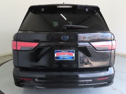 Used 2023 Toyota Sequoia Limited image 5