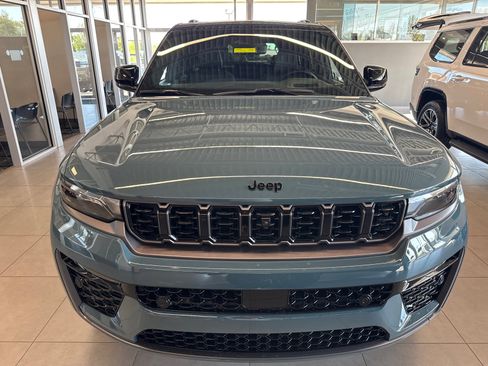 New 2026 Jeep Grand Cherokee Summit w/ Obsidian Package AWD/4WD image 2