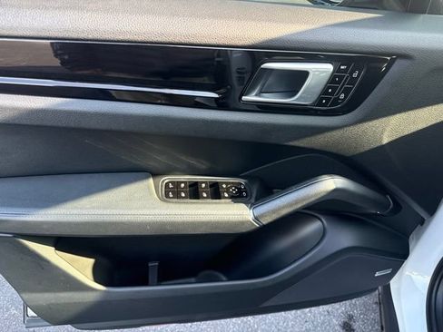 Used 2019 Porsche Cayenne AWD/4WD image 25