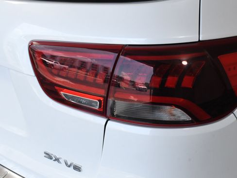 Used 2019 Kia Sorento SX image 33