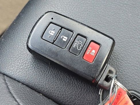 Used 2017 Toyota RAV4 Limited image 34