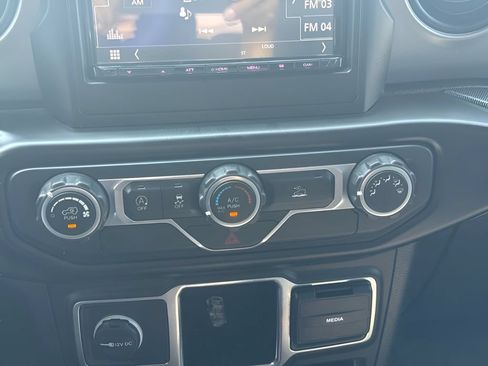 Used 2020 Jeep Gladiator Sport AWD/4WD image 9