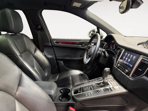 Used 2018 Porsche Macan S image 16