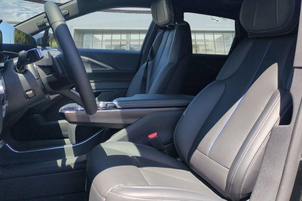 Used 2026 Cadillac Lyriq Sport AWD/4WD image 11