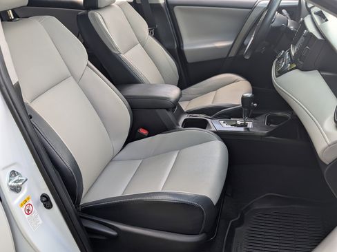 Used 2018 Toyota RAV4 Platinum FWD image 23