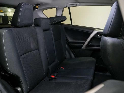 Used 2018 Toyota RAV4 XLE FWD image 18