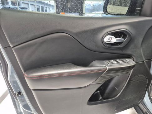 Used 2015 Jeep Cherokee Trailhawk w/ Leather Interior Group image 13