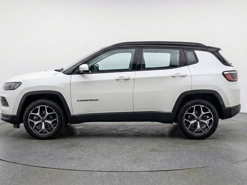 Used 2025 Jeep Compass Limited AWD/4WD image 5