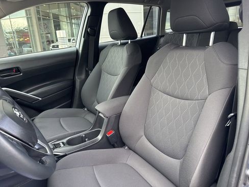 Certified 2025 Toyota Corolla Cross LE image 12