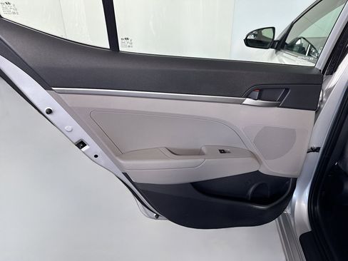 Used 2019 Hyundai Elantra SE image 25