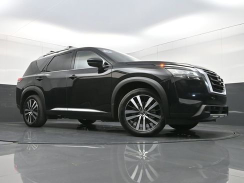Used 2025 Nissan Pathfinder Platinum w/ Cargo Package FWD image 30