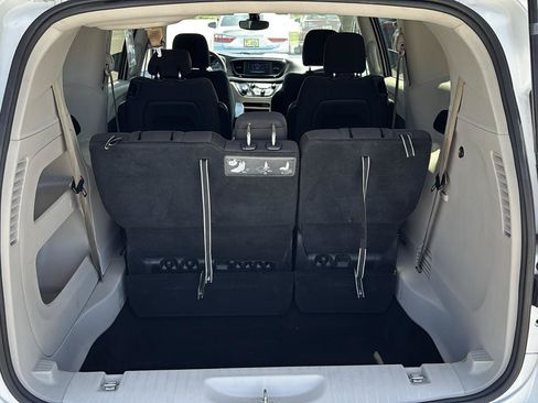 Used 2017 Chrysler Pacifica LX FWD image 21