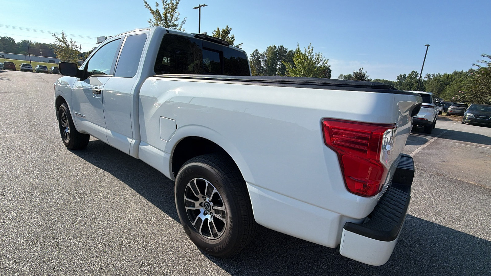 Used 2024 Nissan Titan SV AWD/4WD image 10