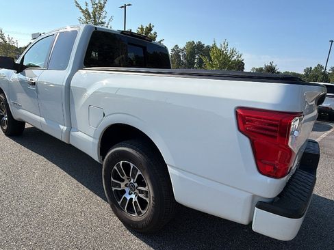 Used 2024 Nissan Titan SV AWD/4WD image 10