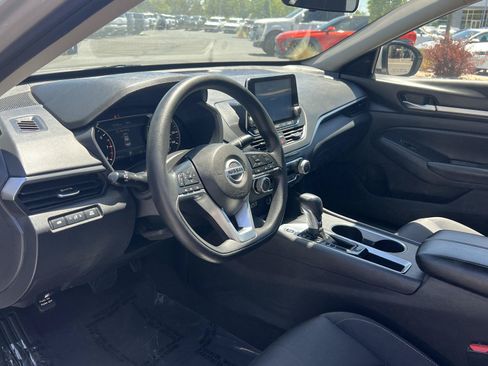 Used 2022 Nissan Altima 2.5 SV FWD image 28