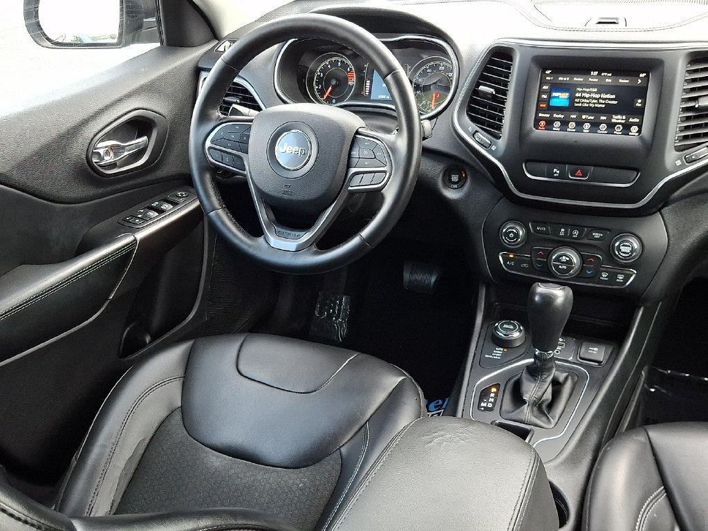 Used 2019 Jeep Cherokee Latitude Plus w/ Comfort/Convenience Group AWD/4WD image 15
